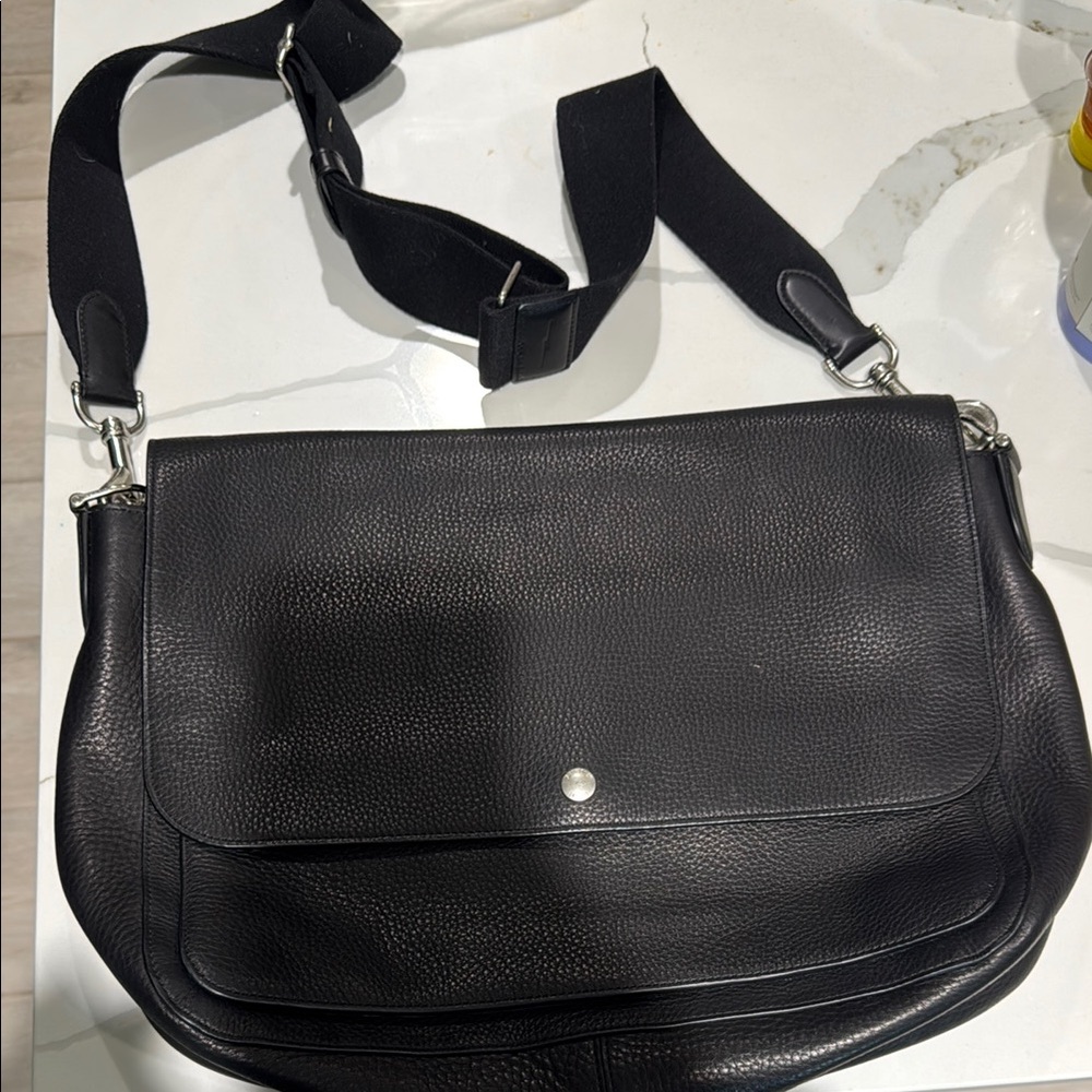 Shinola Black Messenger Bag with Minimalist Design - Picture 3 of 3